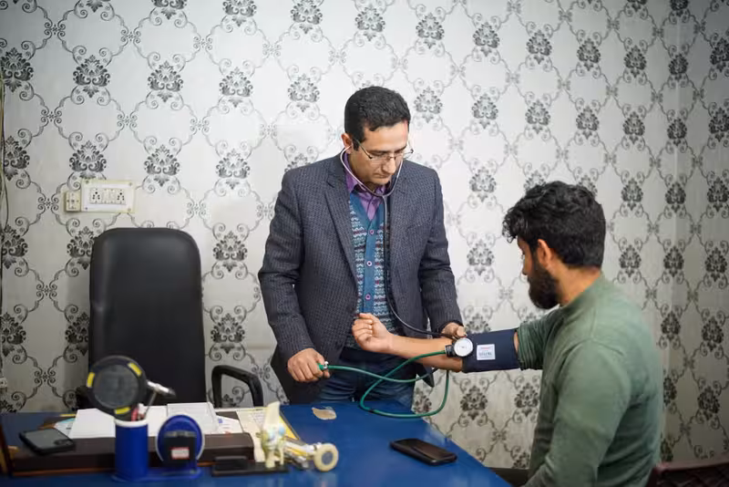 Signs of a Clinic You Can Trust: A doctor and patient during a consultation Doctor and patient consultation for Signs of a Clinic You Can Trust - Feedback On Barnet: Private Microsuction Ear Wax Remov...